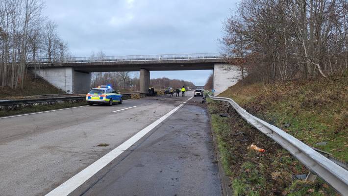 2 Personen tödlich und mehrere teils lebensgefährlich verletzt bei katastrophalem Unfall auf der A27