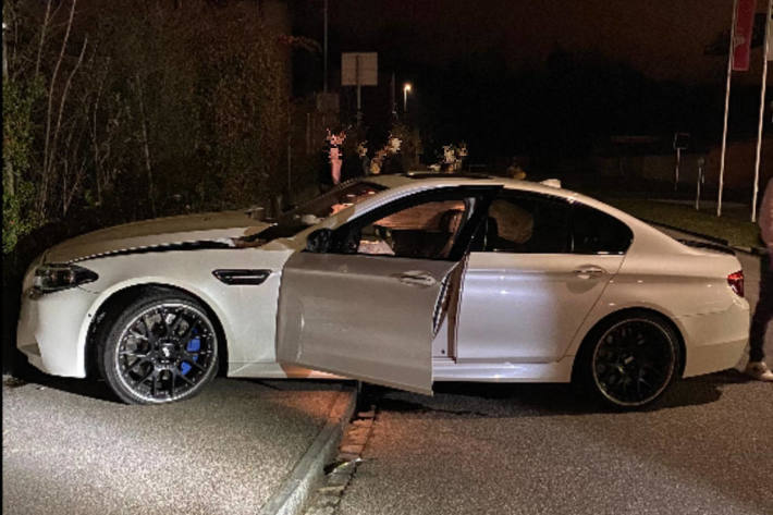 Personenwagen kollidiert beim Beschleunigen mit Mauer in Freckendorf