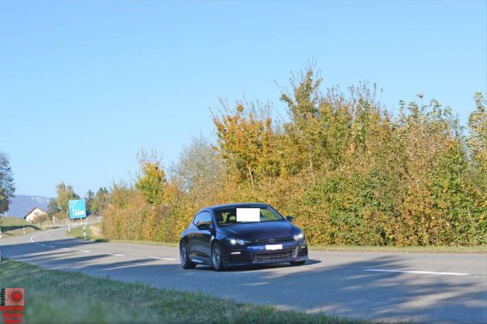 Dieser Raser im VW wurde in Bretonnières VD ausserorts mit 181 km/h geblitzt.