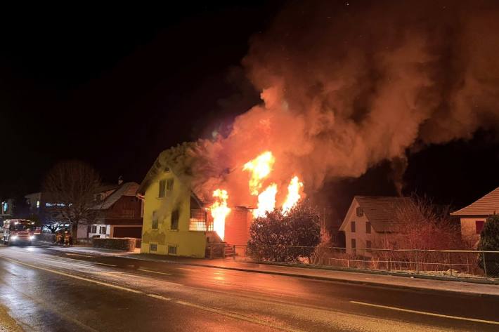 Beim Brand in Villmergen ist ein Todesopfer gefunden worden.