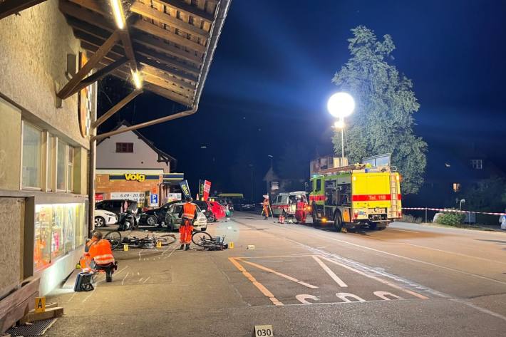 Ein schweres Unglück ist auf einem Festgelände in Zwillikon ZH vorgefallen.