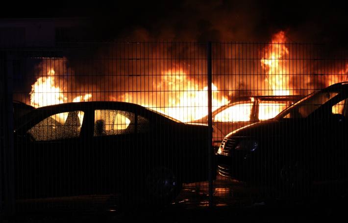 Autos fangen Feuer