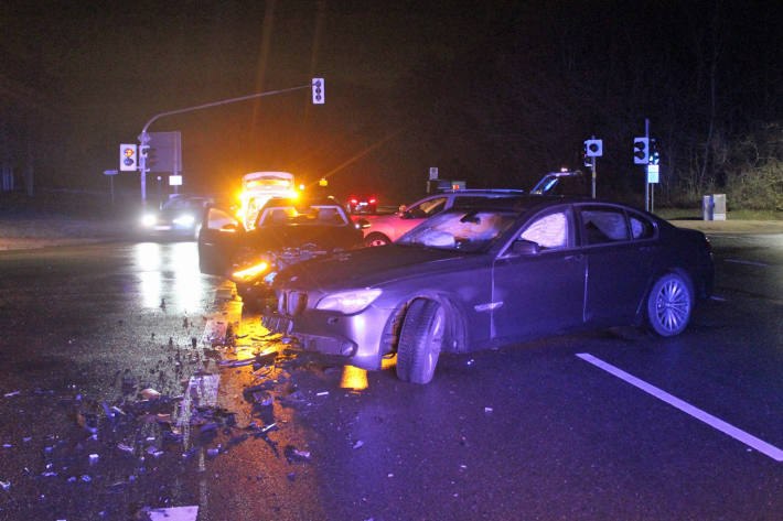 Hoher Sachschaden nach Abbiegeunfall