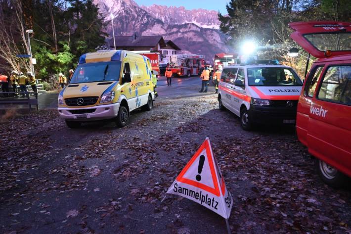 Beim Unfall in Flumerberg SG ist eine Person gestorben und eine weitere schwer verletzt worden.