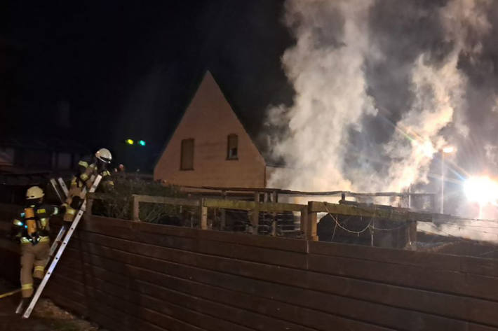 Ein Übergreifen des Feuers auf das Wohnhaus wurde verhindert.