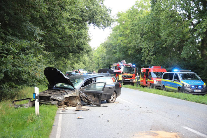 Zwei weitere Pkw wurden in den Unfall verwickelt.