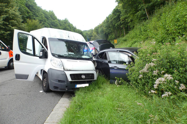 Beide Fahrer wurden leicht verletzt.