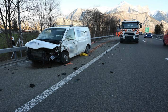 Durch den Unfall entstand ein Sachschaden von rund 100.000 Franken