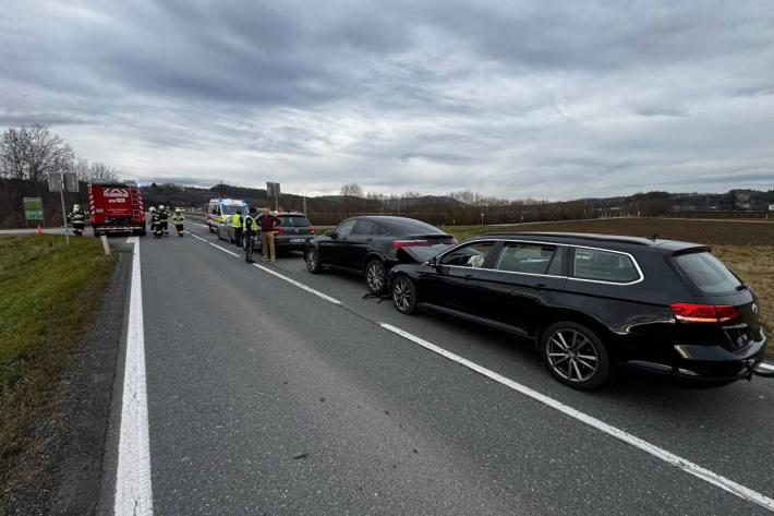An den Fahrzeugen entstand Sachschaden.