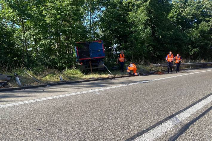 Beim Unfall wurde der Chauffeur verletzt.