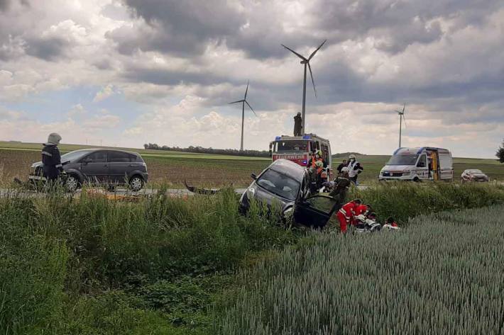 Zusammenstoss endet für eine Frau mit schweren Verletzungen