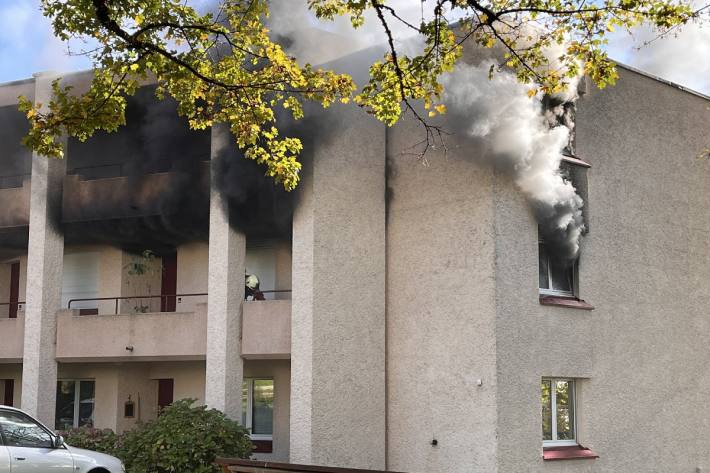 Eine Wohnung brannte heute in Hinwil.