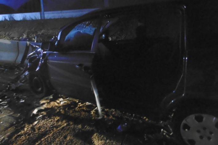 Der Fahrer wurde lebensbedrohlich verletzt.