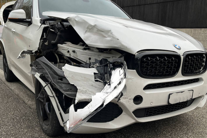 Am BMW entstand beträchtlicher Sachschaden.