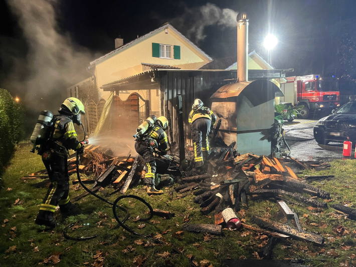 Brand eines Gartenhauses