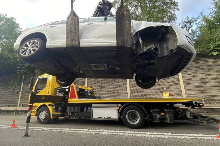 Der Skoda musste abgeschleppt werden.