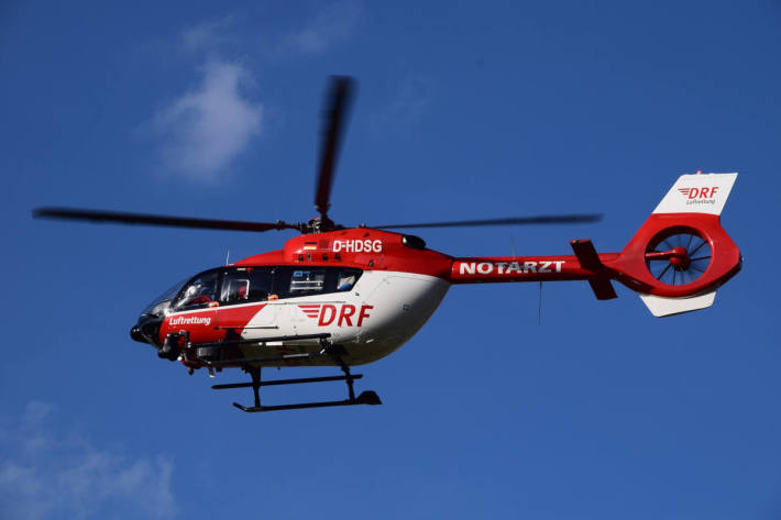 In Wehingen mussten junge Männer mit einem Rettungshubschrauber gerettet werden.