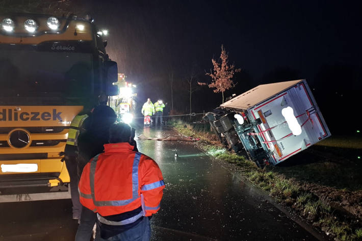 Bergung des Verunfallten LKW in Holzwickede