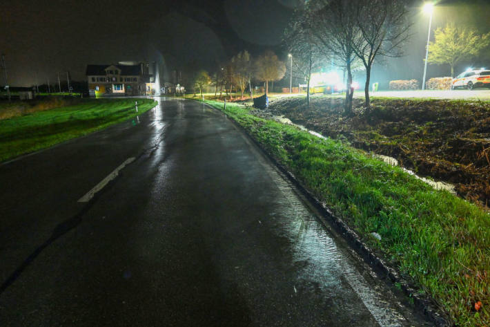 Der Mann kam mit seinem Auto in einer leichten Kurve von der Strasse ab.