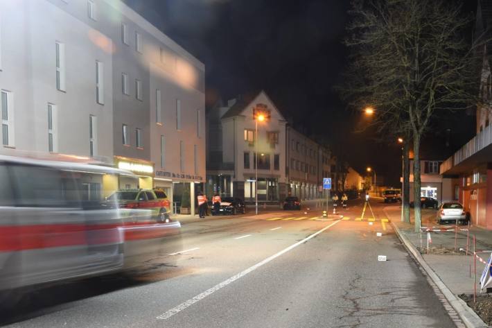 In Effretikon ZH wurde gestern eine Frau auf dem Fussgängerstreien angefrahren.