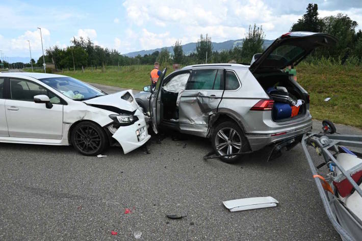 Beide Autos wurden beschädigt