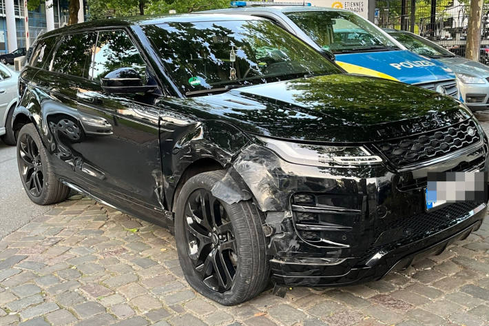 Der betrunkene Fahrer des Landrover flüchtete nach dem Unfall.