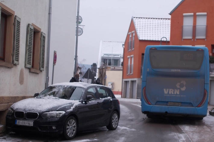 Unfall in Ruppertsberg mit Linienbus