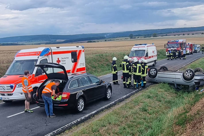 Mit VW-Golf überschlagen und in Graben gelandet