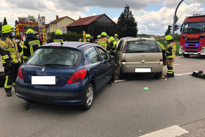 Verkehrsunfall mit zwei verletzten Personen in Worms-Pfeddersheim