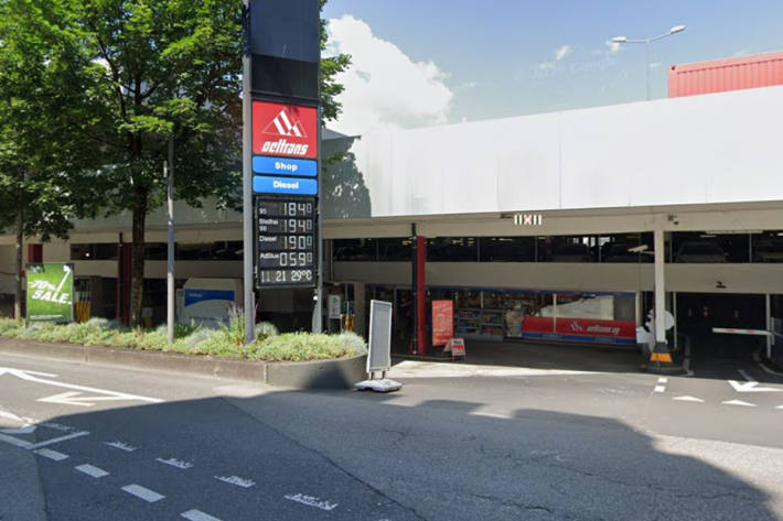 Der Täter flüchtete nach dem Überfall auf den Tankstellenshop zu Fuss.