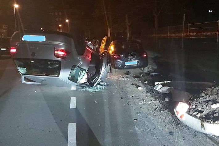 PKW überschlug sich mitten in der Nacht in Monheim