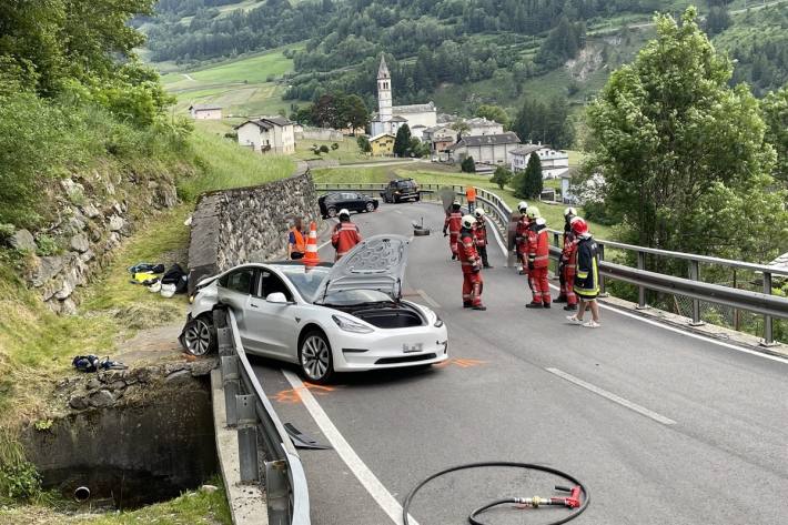 Kollision mit drei Fahrzeugen 