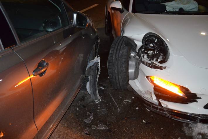 Unter Drogeneinfluss kollidierte gestern der Lenker des Porsches mit dem Gegenverkehr