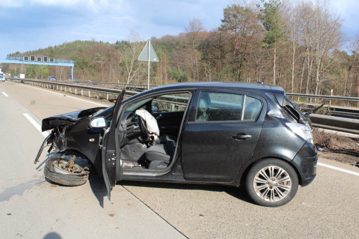 Autobahn A6 nach Unfall vollgesperrt