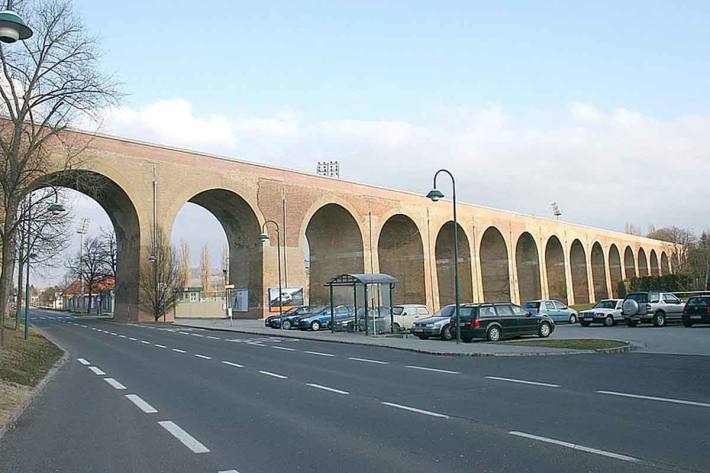 Heftiger Unfall in Mattersburg (Symbolbild - Mattersburger-Viadukt)