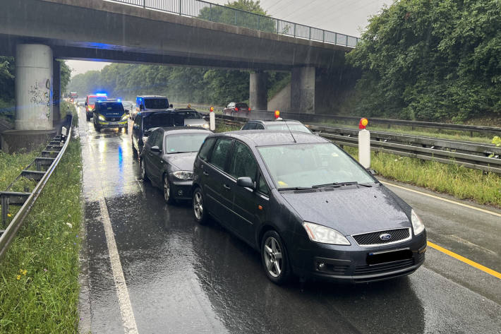 Die B64 war zeitweise voll gesperrt.