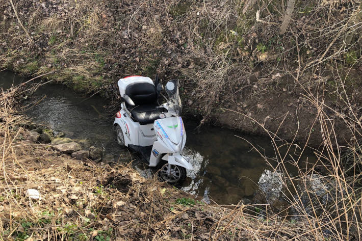 Mann aus eiskaltem Bach gerettet