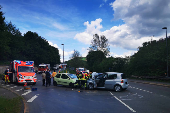 Frontalzusammenstoß zwischen zwei PKW