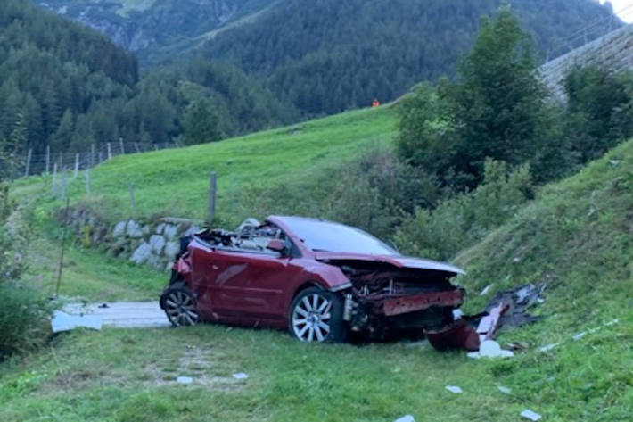 abgestürztes Fahrzeug bei Wassen UR