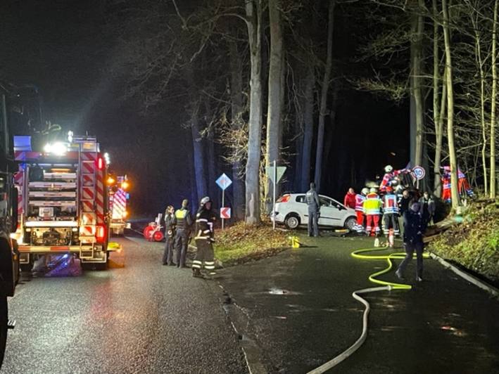 Heftige Kollision zwischen zwei Autos