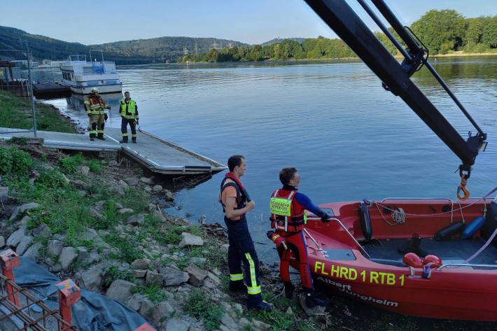 Wasserrettungseinsatz am Hengsteysee von beiden Ufern