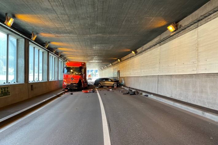 Nach dem Unfall kam es zu Verkehrsbehinderungen