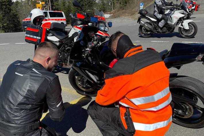 Auch auf der Ibergeregg SZ wurden Töffkontrollen durch die Polizei geführt.