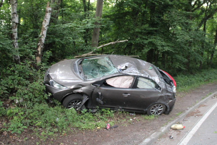 Ohne Führerschein und betrunken mit Auto überschlagen und geflüchtet