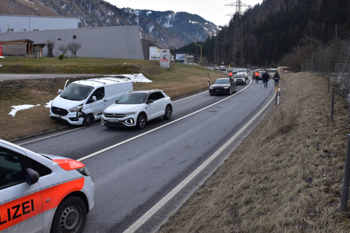 Nach dem Unfall kam es zu Verkehrsbehinderungen