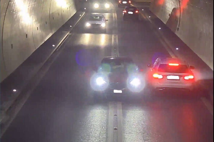 Glück im Unglück bei heftiger Streifkollision im Autostrassentunnel A8 Sachseln/OW