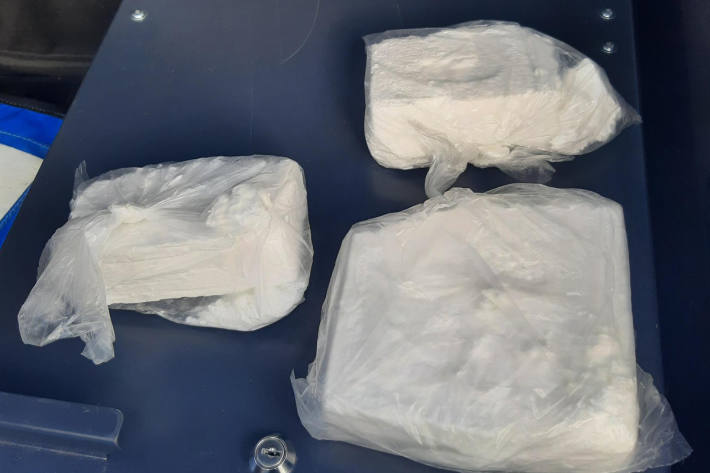 In einem Bus wollte der Mann die Drogel schmuggeln.