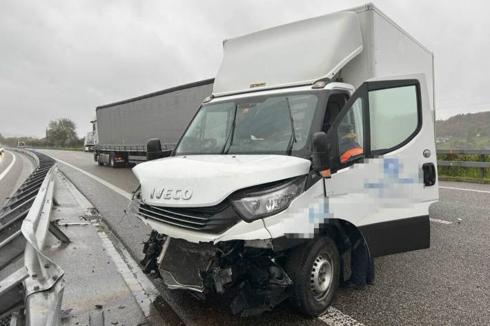 Am Lieferwagen entstand hoher Sachschaden