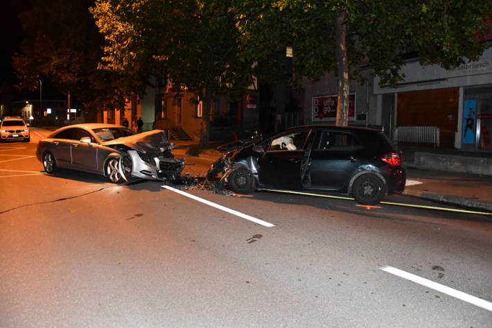 Frontalkollision fordert zwei Verletzte