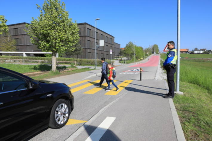 Die Aktion «Stoppen für Schulkinder» stammt vom Verkehrs-Club der Schweiz (VCS) und dem Fussverkehr Schweiz